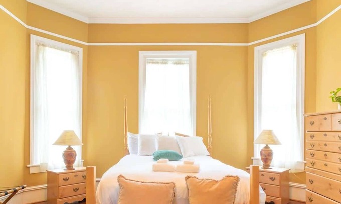 Columbus House | Columbus's Luxurious Mansion! Stay at Goldfinch