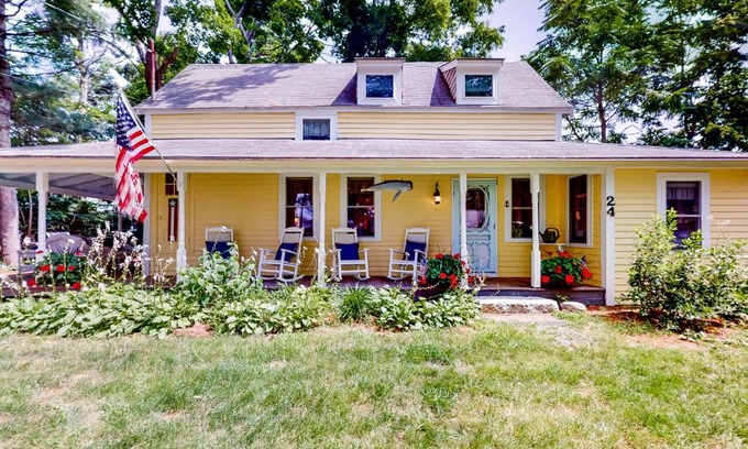Buzzards Bay House | Come About Cottage