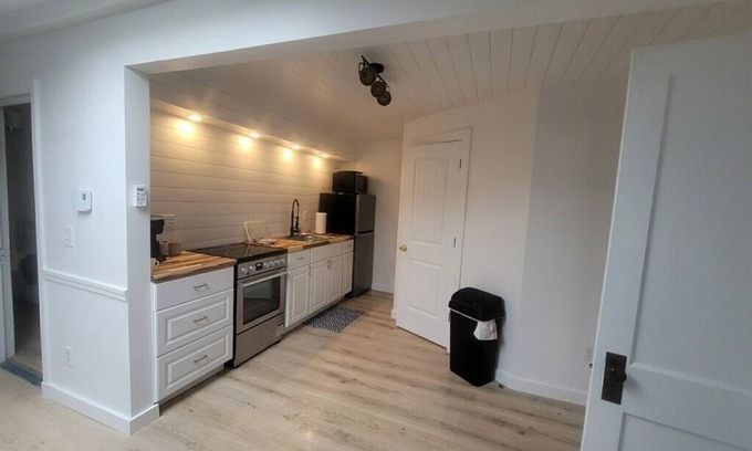 Ocean Park Condo | Come enjoy 7 miles of beaches in sunny OOB in this 2 bedroom condo.
