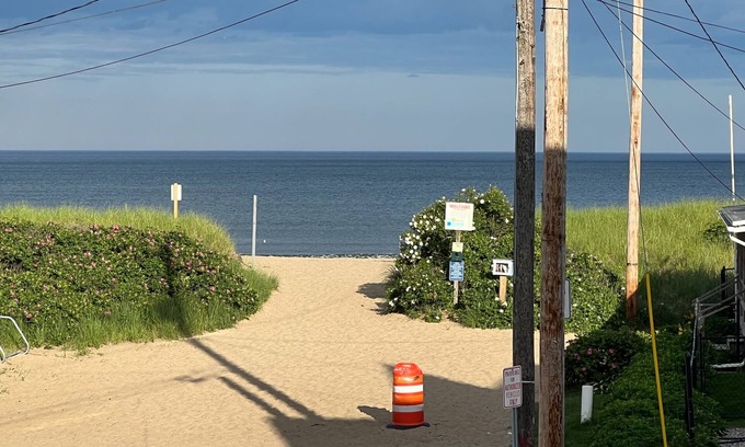 Ocean Park Condo | Come enjoy 7 miles of beaches in sunny OOB in this 2 bedroom condo.