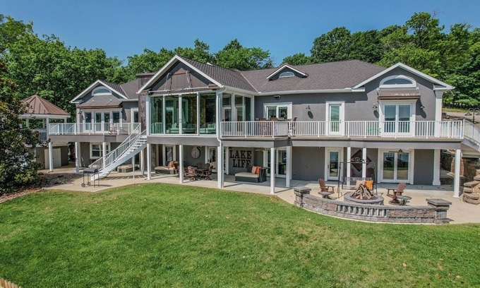 Lake Ozark House | Come Enjoy Autumn at the Lake – Luxury Home with Dock, Ramp & Relaxing Views