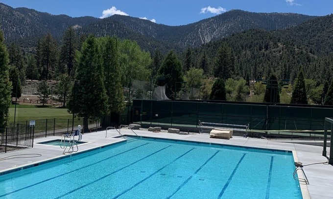 Pine Mountain Club Cabin | Come enjoy the beautiful pool. We have AC and Starlink, and a cozy wood stove.