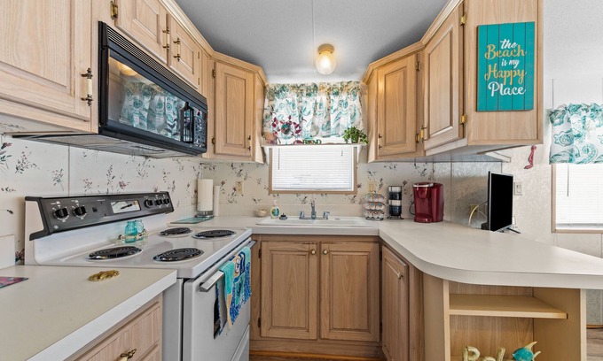 Iona House | Come get lost in Southwest Florida's paradise!