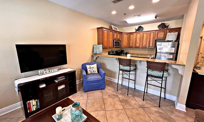 Gulf Shores Condo | 👣 Come get your toes in the sand ~ and a cold drink in your hand! 🍹