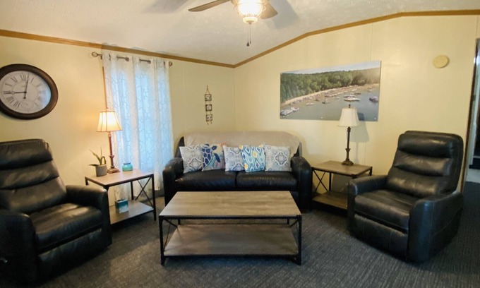 Benton House | Come relax at this beautiful 2 br 1b on KY LAKE