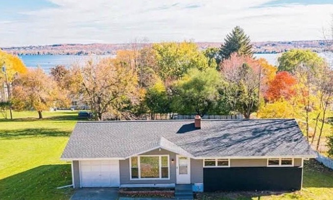Canandaigua House | "Come Sail Away"nA charming place in Canandaigua designed with a sailing theme.