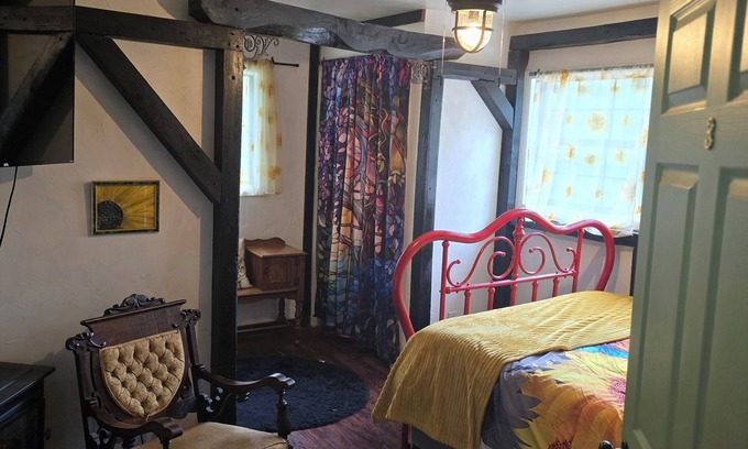 Austral Bed & Breakfast | Come stay at are beautiful sunflower themed room bed and breakfast