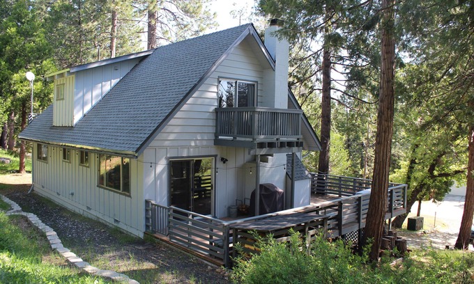 Glencoe House | Come stay & play in our family-friendly cabin.your very own mountain getaway!