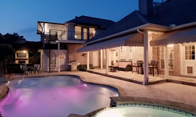 Fort Worth House | Come take a Splash