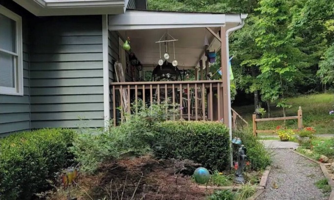 Hiawassee Apartment | Come to Serenity Cove to relax. Nestled in the mountains and Lake Chatuge.