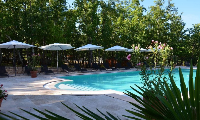 Saint-Privat-de-Champclos Cottage | Comfort cottage in a 5* Nature & Calme estate A08