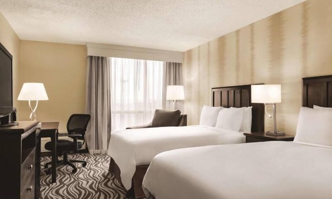 Fort Worth Hotel | Comfort and Convenience! 2 Comfortable Units, Indoor Pool, Bar, Free Parking
