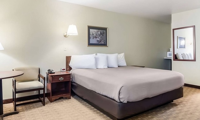 Aberdeen Resort | Comfort and Convenience in GuestHouse Montesano! Free Parking, Pet-friendly