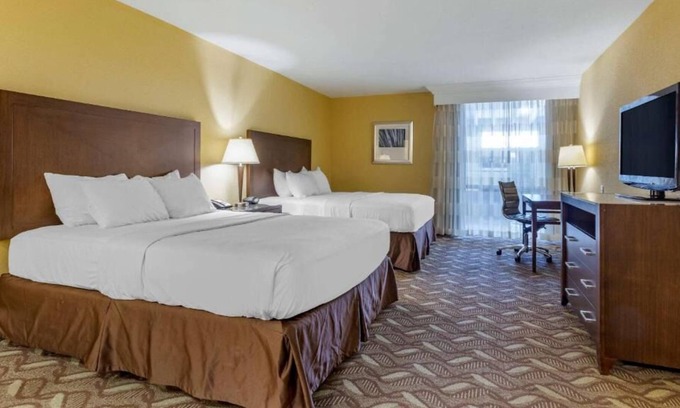 Roswell House | Comfort and Convenience! 4 Relaxing Units, Free Breakfast, Pet-friendly