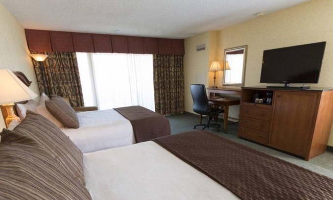 Tri-Cities House | Comfort and Relaxation! Contemporary Unit Close to Columbia Center Mall, w/ Pool