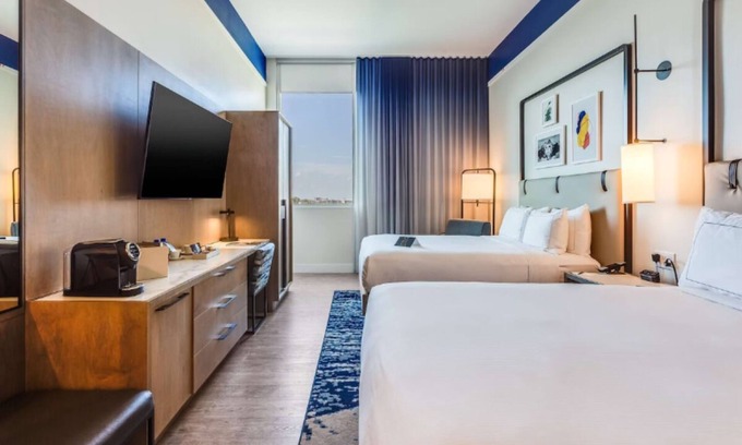 Hallandale Beach Hotel | Comfort and Relaxation! Rooftop Swimming Pool, Pet-friendly!