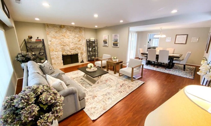 Greenbriar House | Comfort and Relaxation in Multi-Million $ area!