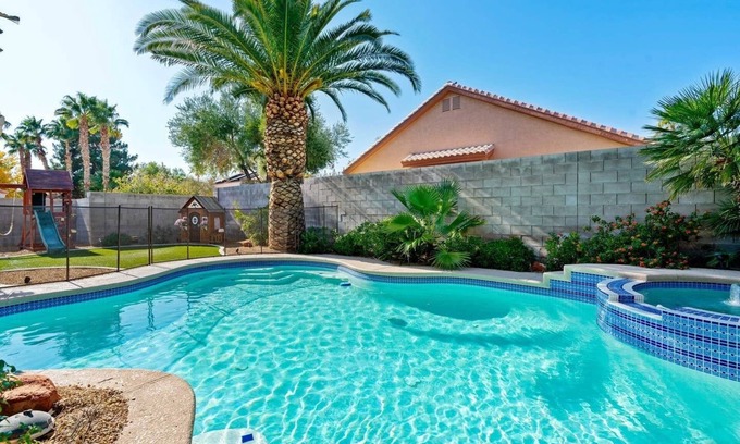 Green Valley North House | Comfort and Style - 5 BDR with heated pool, BBQ and games.