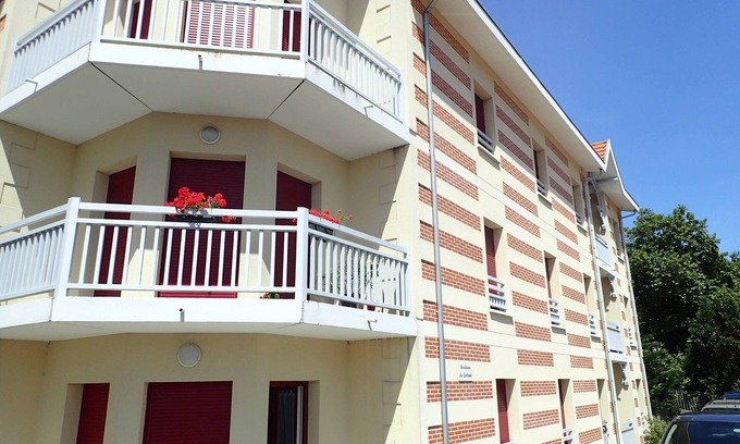 Soulac-sur-Mer Apartment | Comfort apartment, 2 bedrooms, 5 beds, sleeps 7