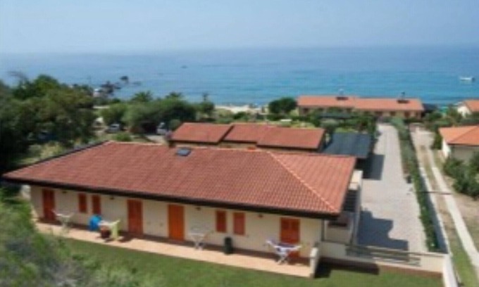 Santa Maria Apartment | Comfort Apartment with Oleander Garden - at Le Casette sul Mare