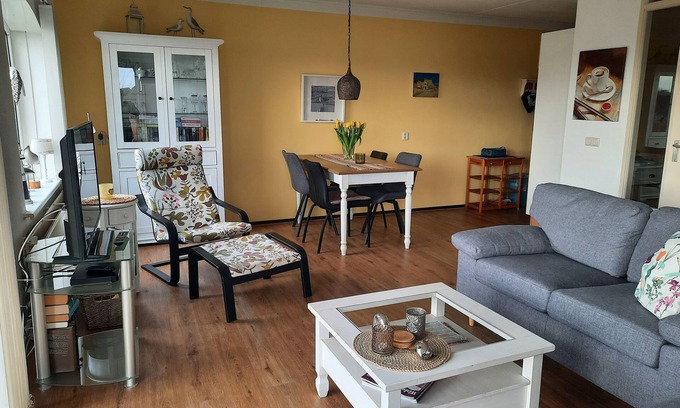 Julianadorp aan zee Condo | Comfort apartment with terrace, directly behind the dunes, only 7 minutes to the beach