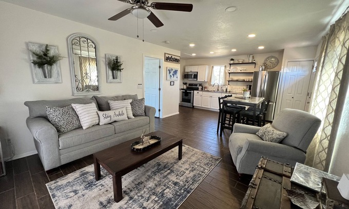 Williams Cottage | Comfort by the Canyon
