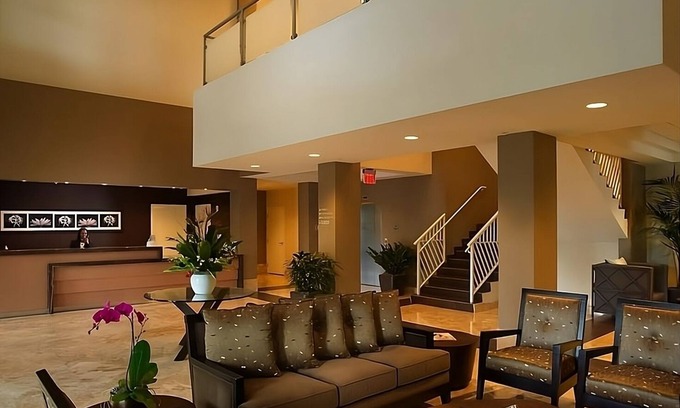 Ludlam Hotel | Comfort & Convenience! 4 Gorgeous Rooms + Balcony & Kitchen | Outdoor Pool