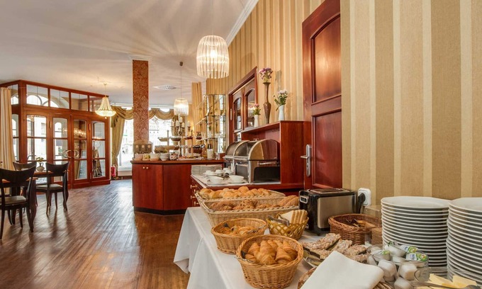 Goerlitz House | Comfort double room bay window - Akzent Hotel Am Goldenen Strauss