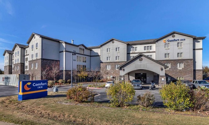 Bentonville Hotel | Comfort Inn Bentonville - Crystal Bridges