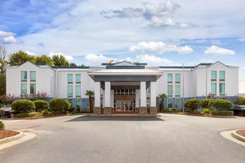Meridian Hotel | Comfort Inn Meridian - Bonita Lakes