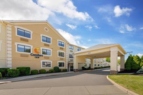 Huron Hotel | Comfort Inn River's Edge