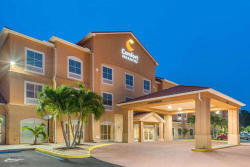 Biggar Hotel | Comfort Inn & Suites Fort Myers Airport