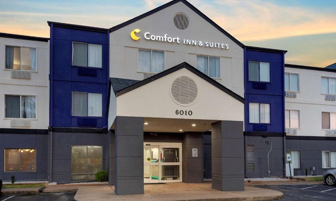 Ellendale Hotel | Comfort Inn & Suites Memphis East
