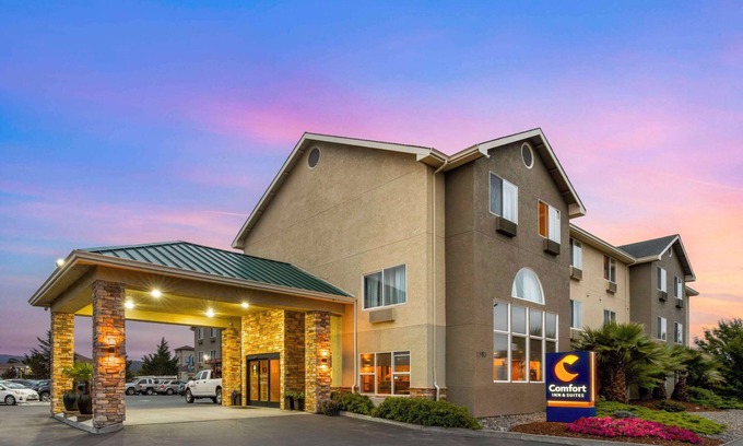 Fortuna Hotel | Comfort Inn & Suites Redwood Country