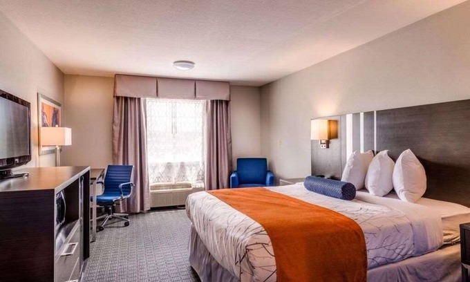 Lexington Hotel | Comfort Meets Affordability, Free Breakfast, Free Parking, Onsite Pool