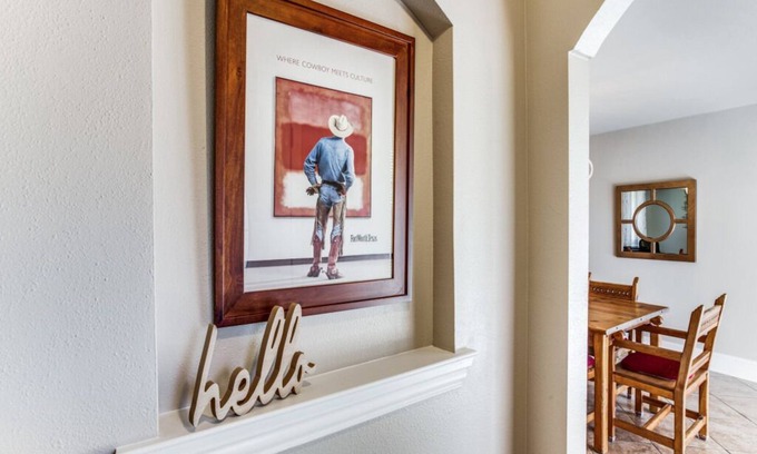 Fort Worth House | Comfort & Style -minutes from TCU, Dickies Arena&Historic Fort Worth Stockyards.