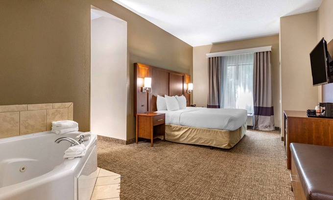 Clayton Hotel | Comfort Suites Clayton - Garner