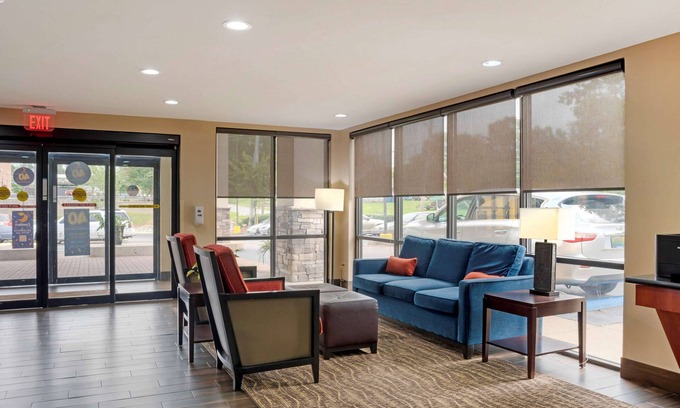 Fultondale Hotel | Comfort Suites Fultondale I-65 near I-22