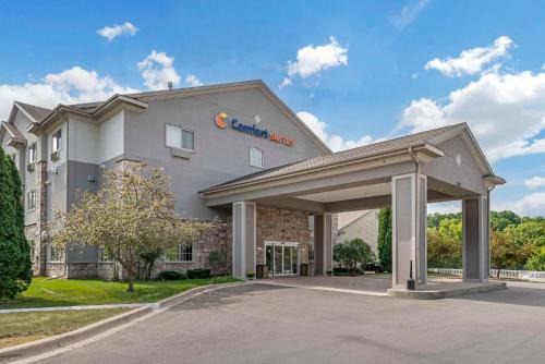 Lake Geneva Hotel | Comfort Suites Lake Geneva East