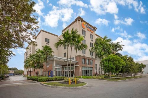 Miami Springs Hotel | Comfort Suites Miami Airport North