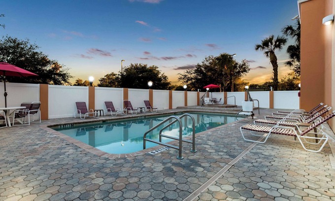 Bearss Plaza Hotel | Comfort Suites Tampa Airport North