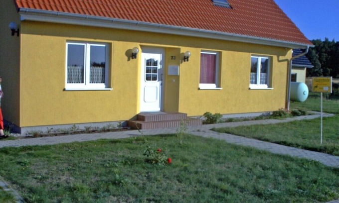 Fuhlendorf Apartment | Comfortable 3 star vacation apartment on the coast of the bay
