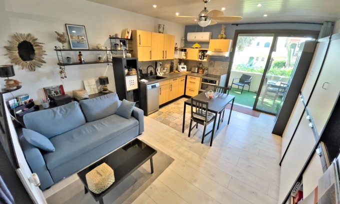 Sausset-les-Pins Apartment | Comfortable 1-bedroom Apartment - Sea & Tranquility - 2-Star Rated