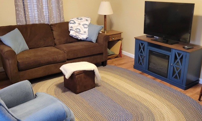 Palmyra Apartment | Comfortable 2 bedroom close to Hershey, perfect for traveling nurses!