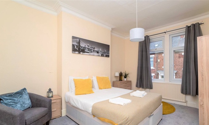 South Shields Apartment | Comfortable 3 Bed Flat Close to Train Station + free Netflix