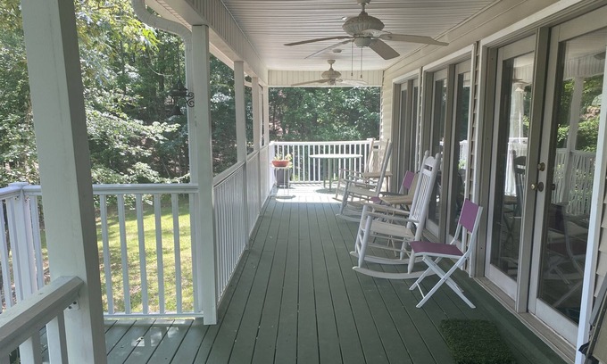 Milledgeville House | Comfortable 3 bedroom home on Lake Sinclair. .