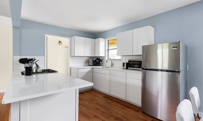 North Austin Civic Association House | Comfortable 6BR 3BA Home w Large Yard