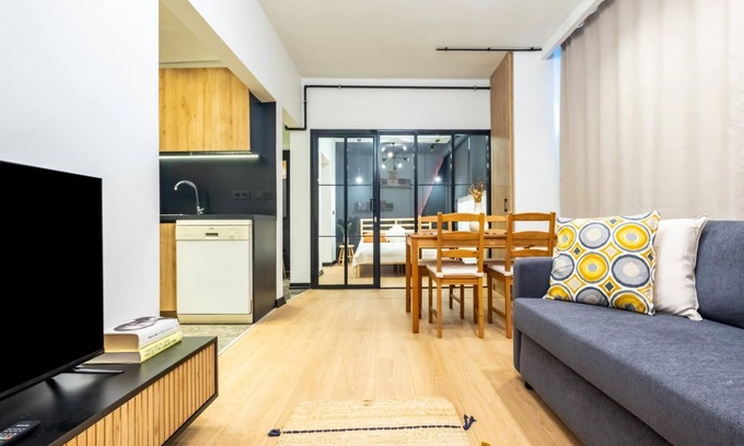 Rasimpasa Apartment | Comfortable and Central Flat in Kadikoy