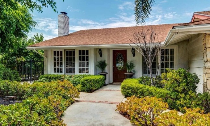 Mission Viejo House | Comfortable and spacious one story resort style house