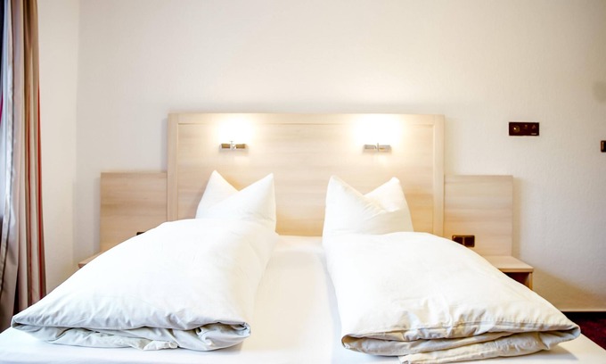 Zueschen Apartment | Comfortable and versatile room -perfect for relaxation, work and exchange